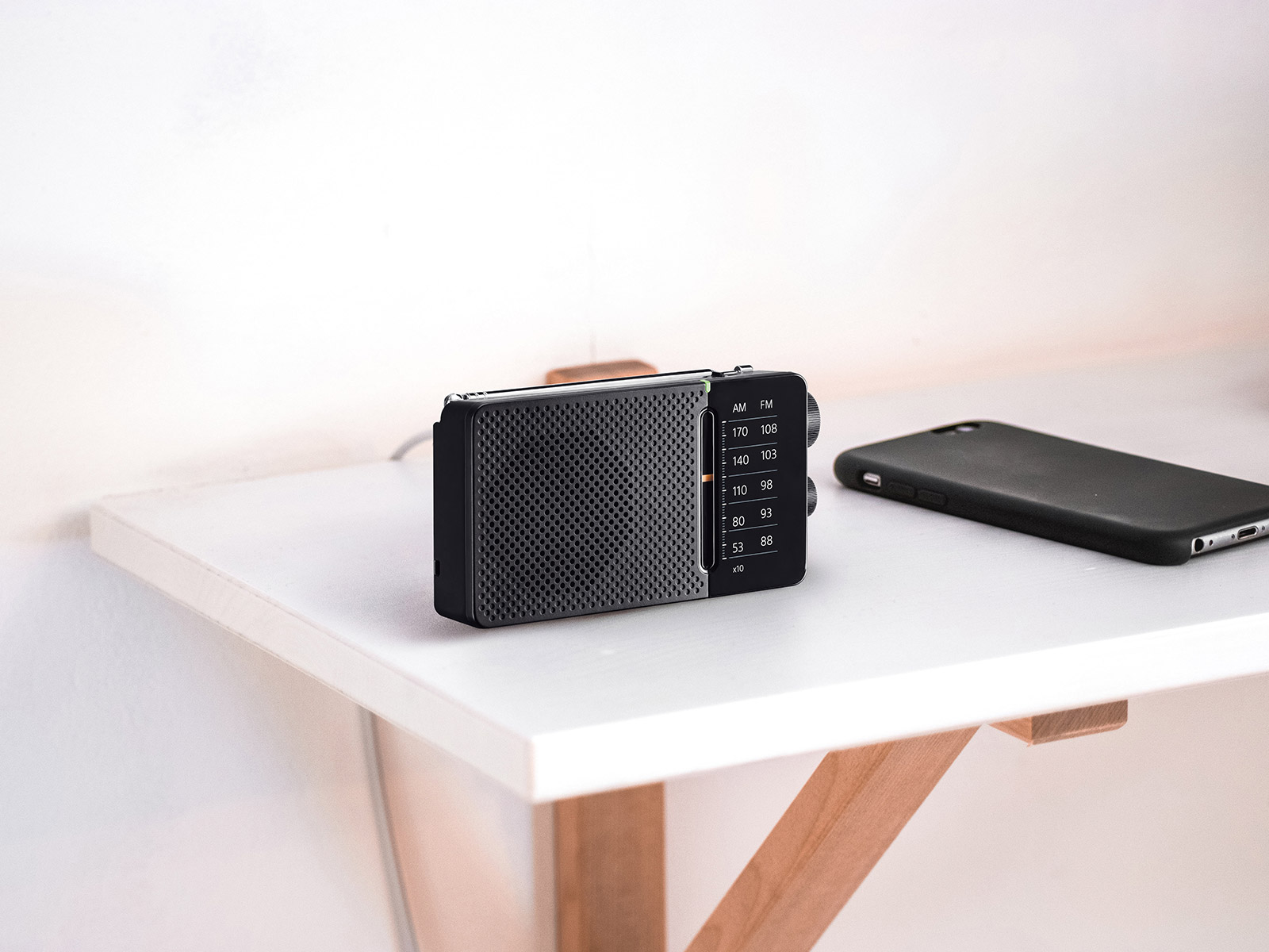 Radio de poche AM / FM avec haut-parleur intégré SR-36